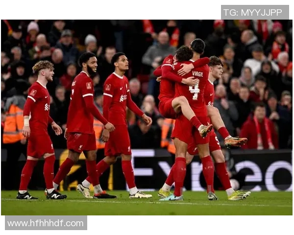 利物浦与托特纳姆激战正酣谁能在英超赛场上笑到最后